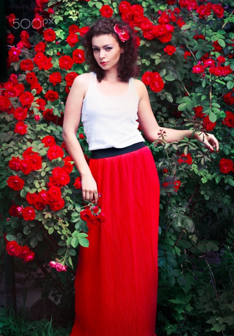This Is How Roses Enhance Fashion Photography 4048