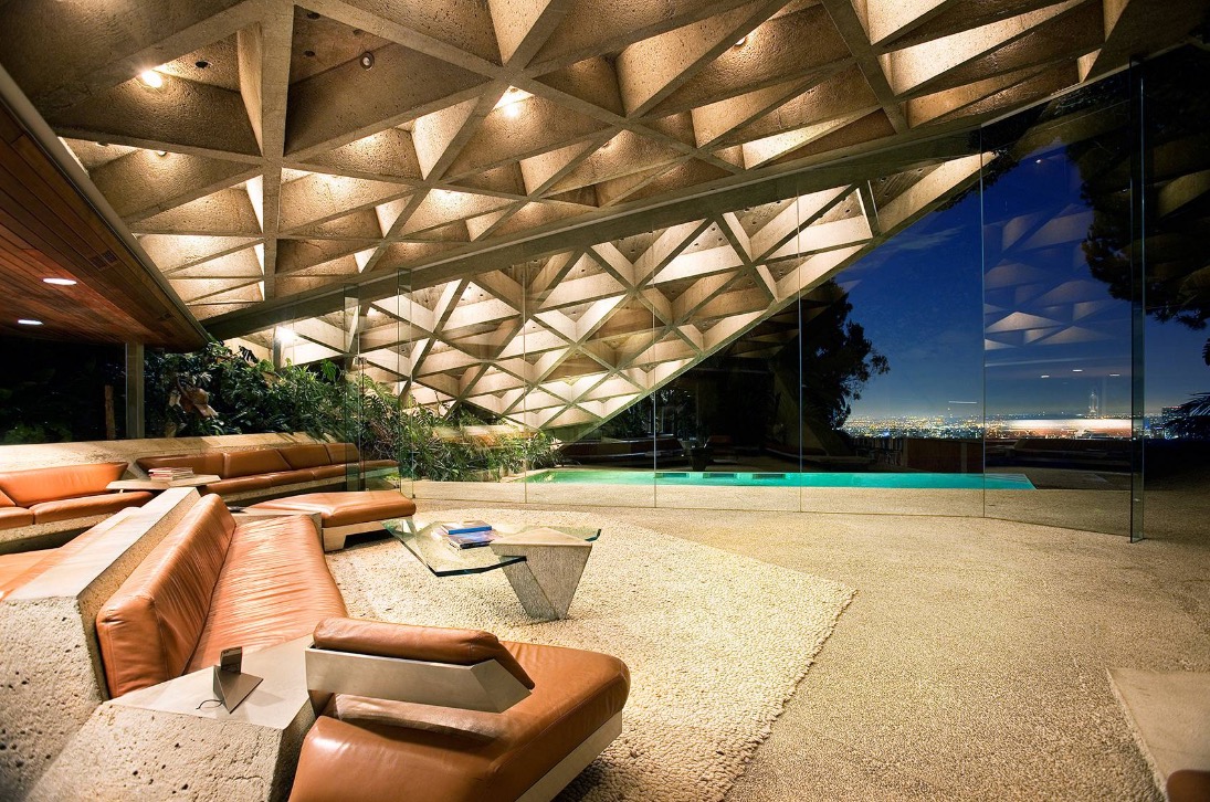the-living-room-of-the-sheats-goldstein-residence-in-la