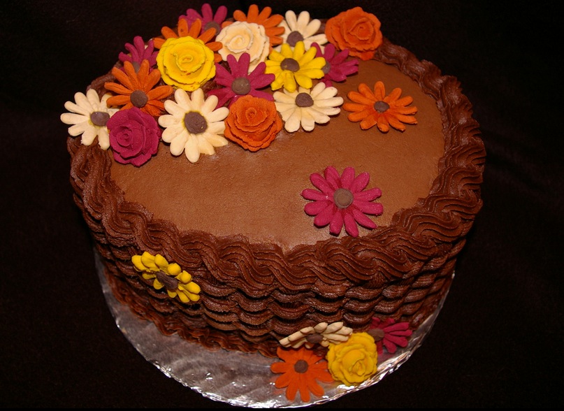 Cake with basketweave and royal icing flowers