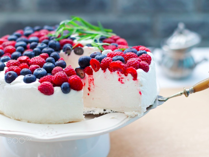 cheesecake-cream-mousse-cake-with-fresh-berries
