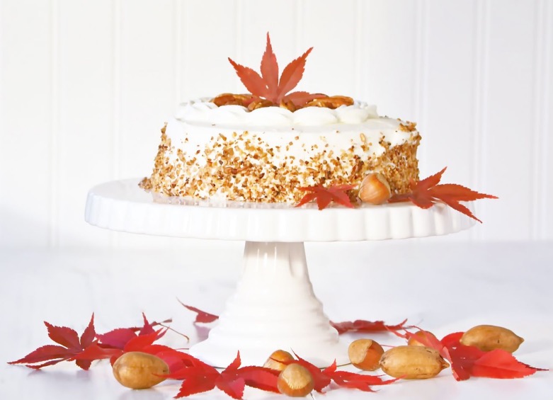 pecan-maple-frosted-cake