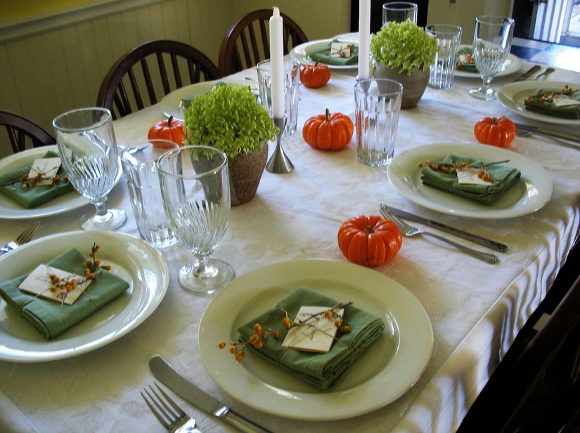 Table with earthy touch