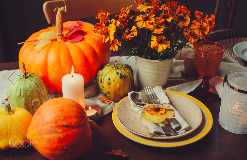 autumn-traditional-seasonal-table-setting-at-home