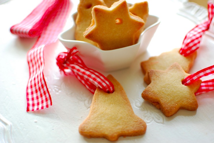 baking-christmas-cookies