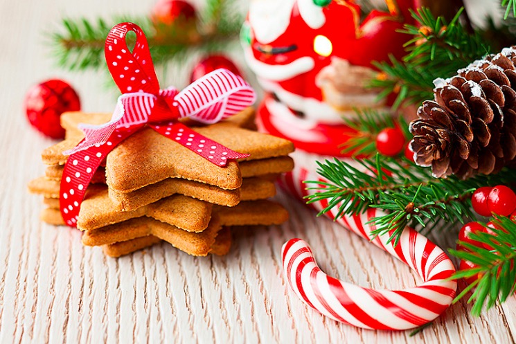 christmas-cookies-with-festive-decoration