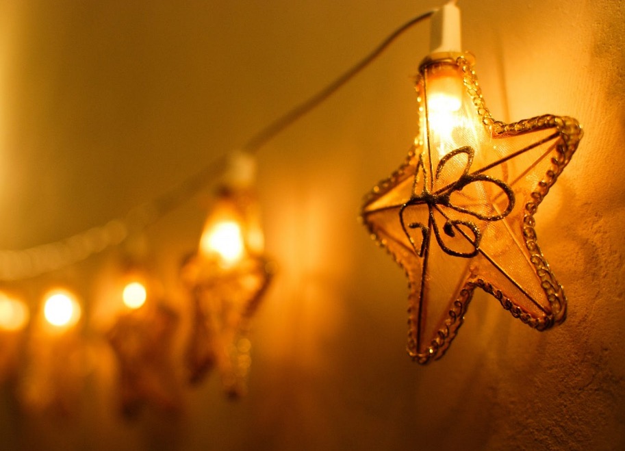 warm-star-shaped-christmas-lights