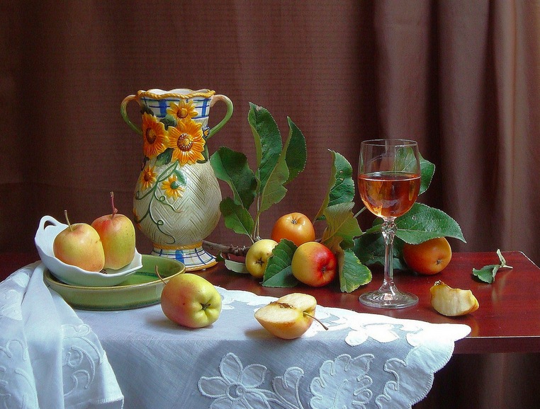 The Crossed Apple