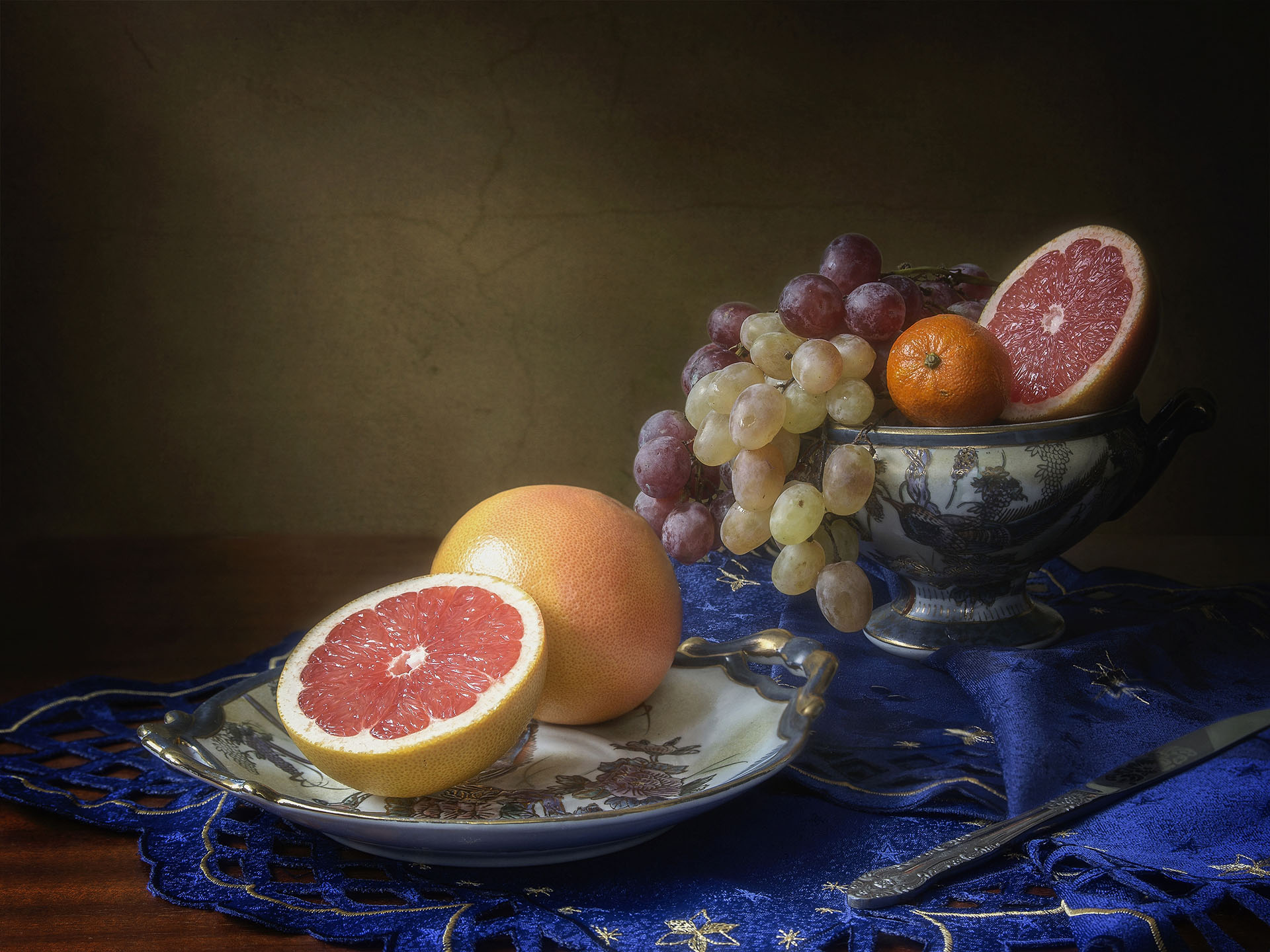 Still life with grapefruits