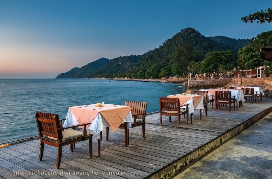 Koh Chang. Restaurant on shore Chang Buri Hotel