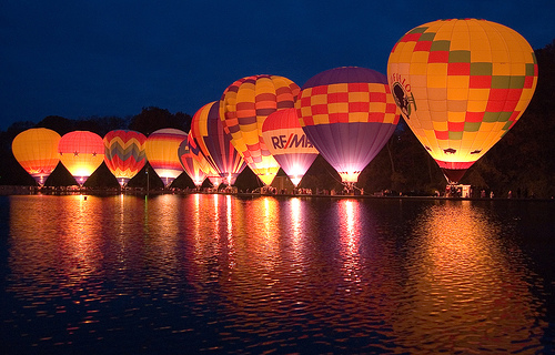 Balloon Glow by photobunny
