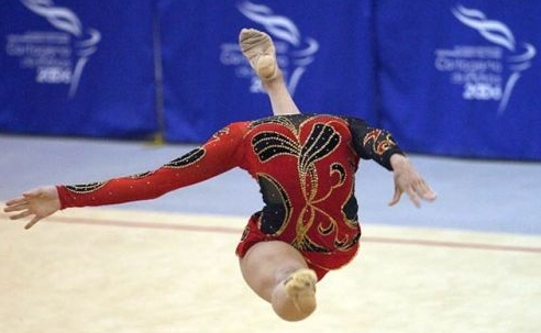 Headless gymnast perfect timed