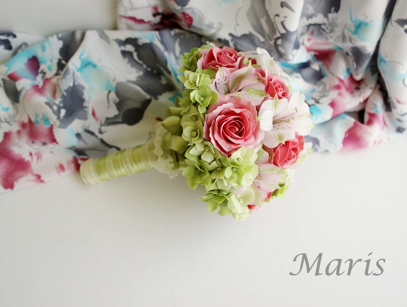 Tender white and pink bouquet