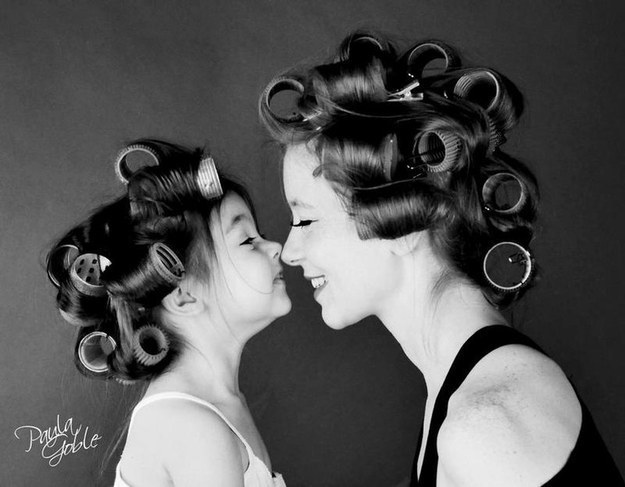 nose to nose mother daughter photo idea