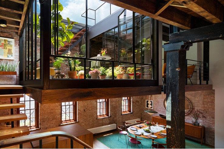 Old New York warehouse turned into a loft