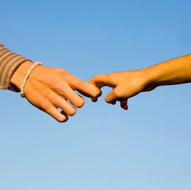 Japanese couple holding fingers