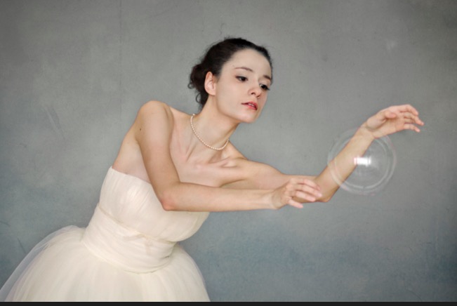Dancing with dancing bubble