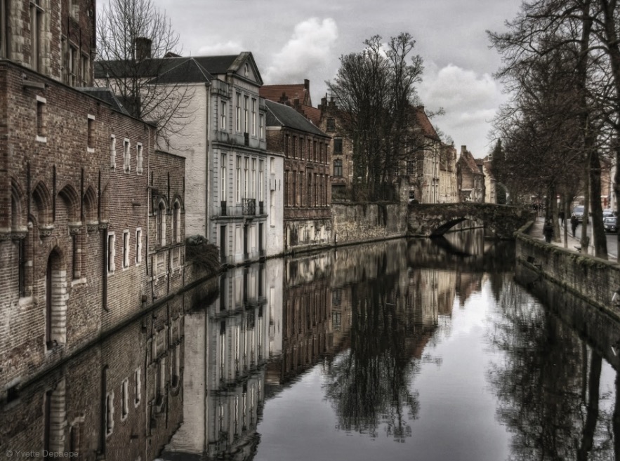 Reflections of the past in Bruges