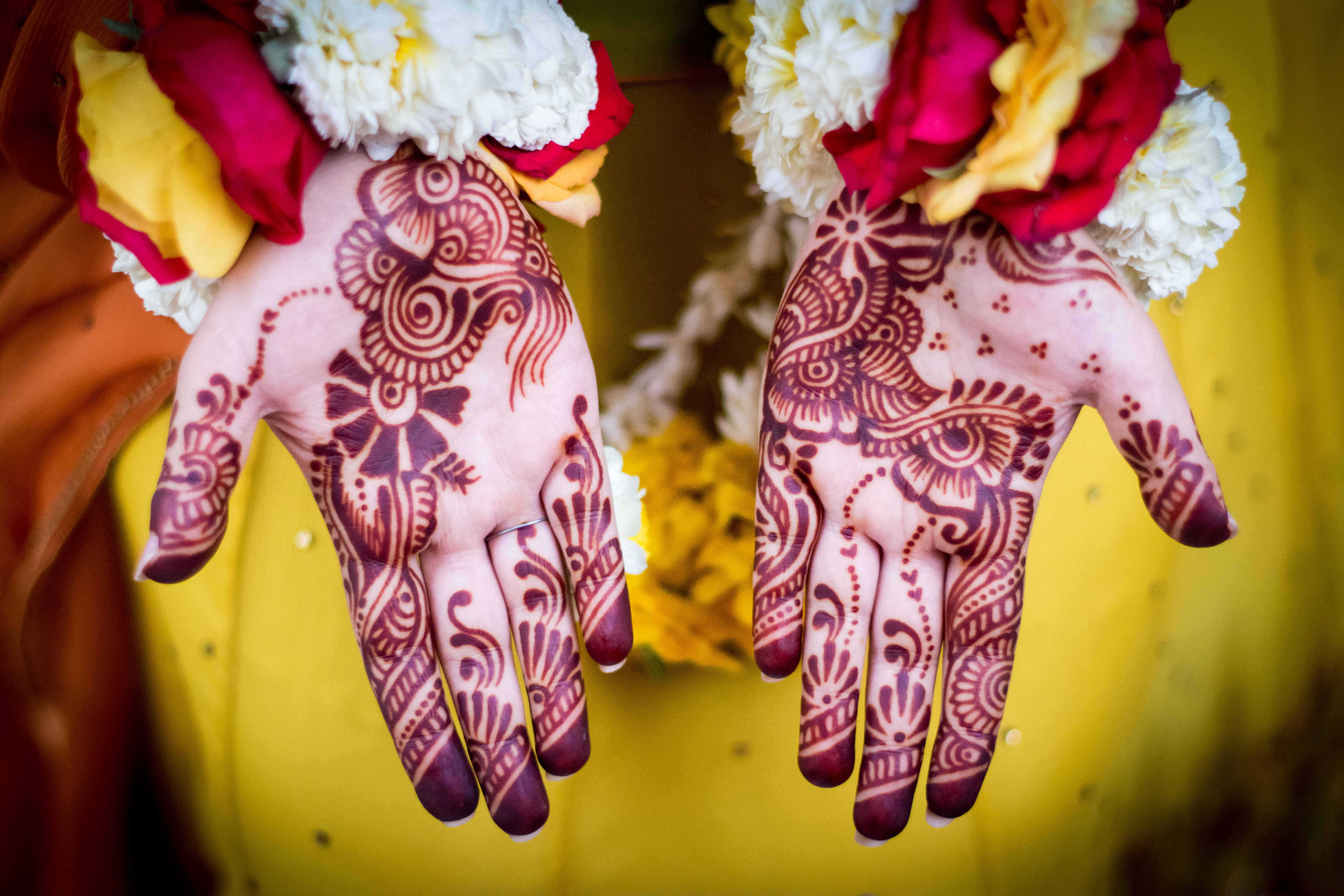 A simple and attractive mehendi design