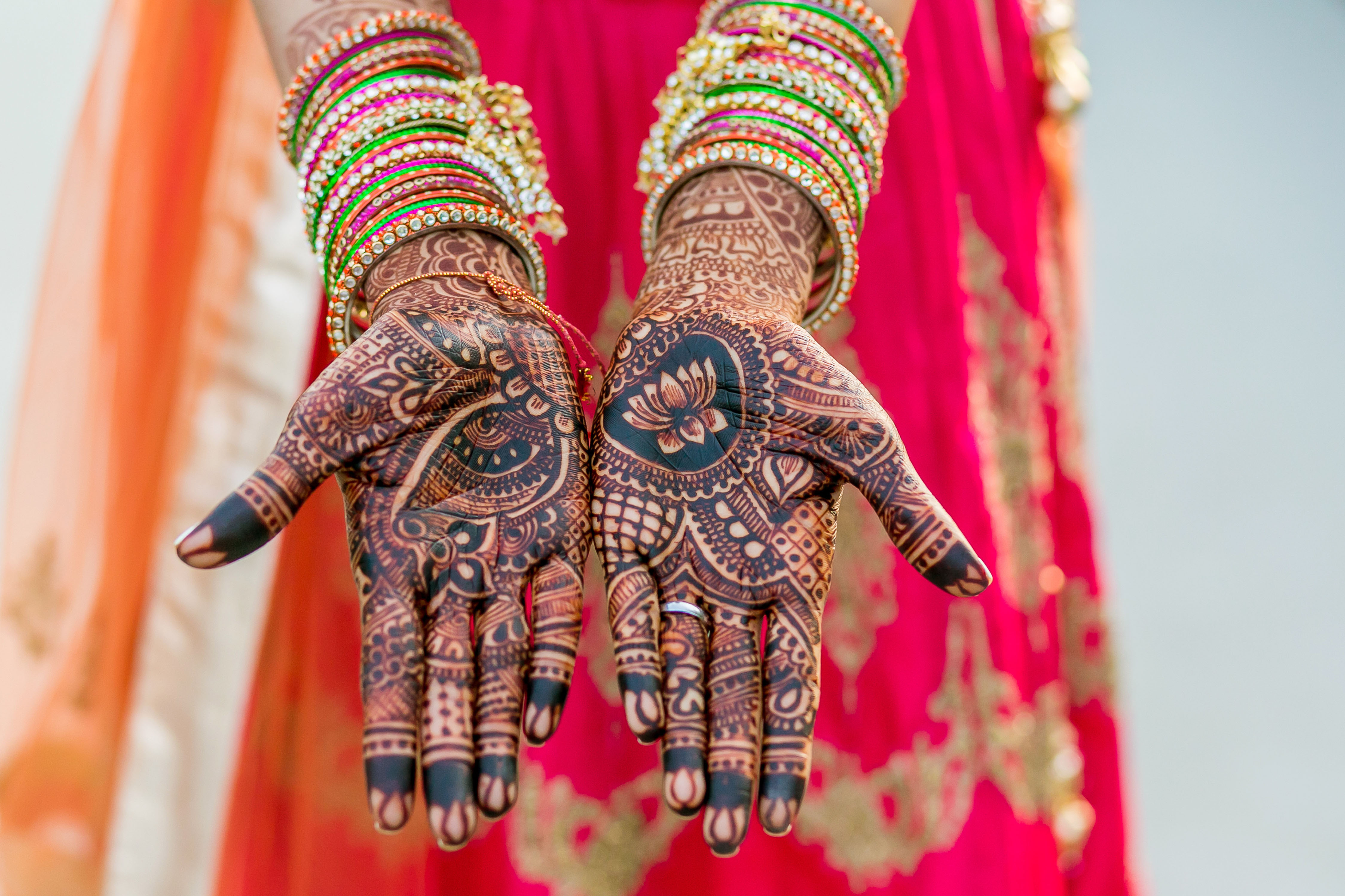 Bride Show hand mehndi design with bangles
