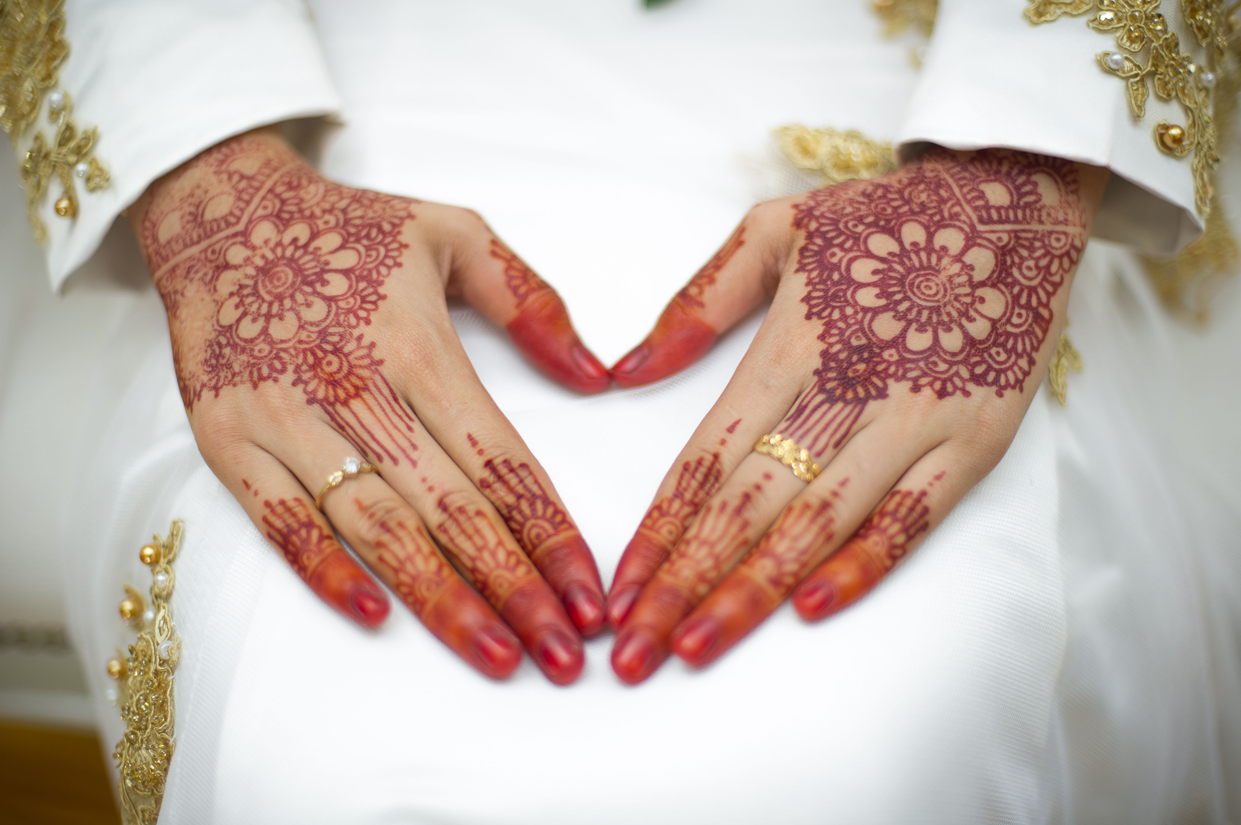 Brides hands