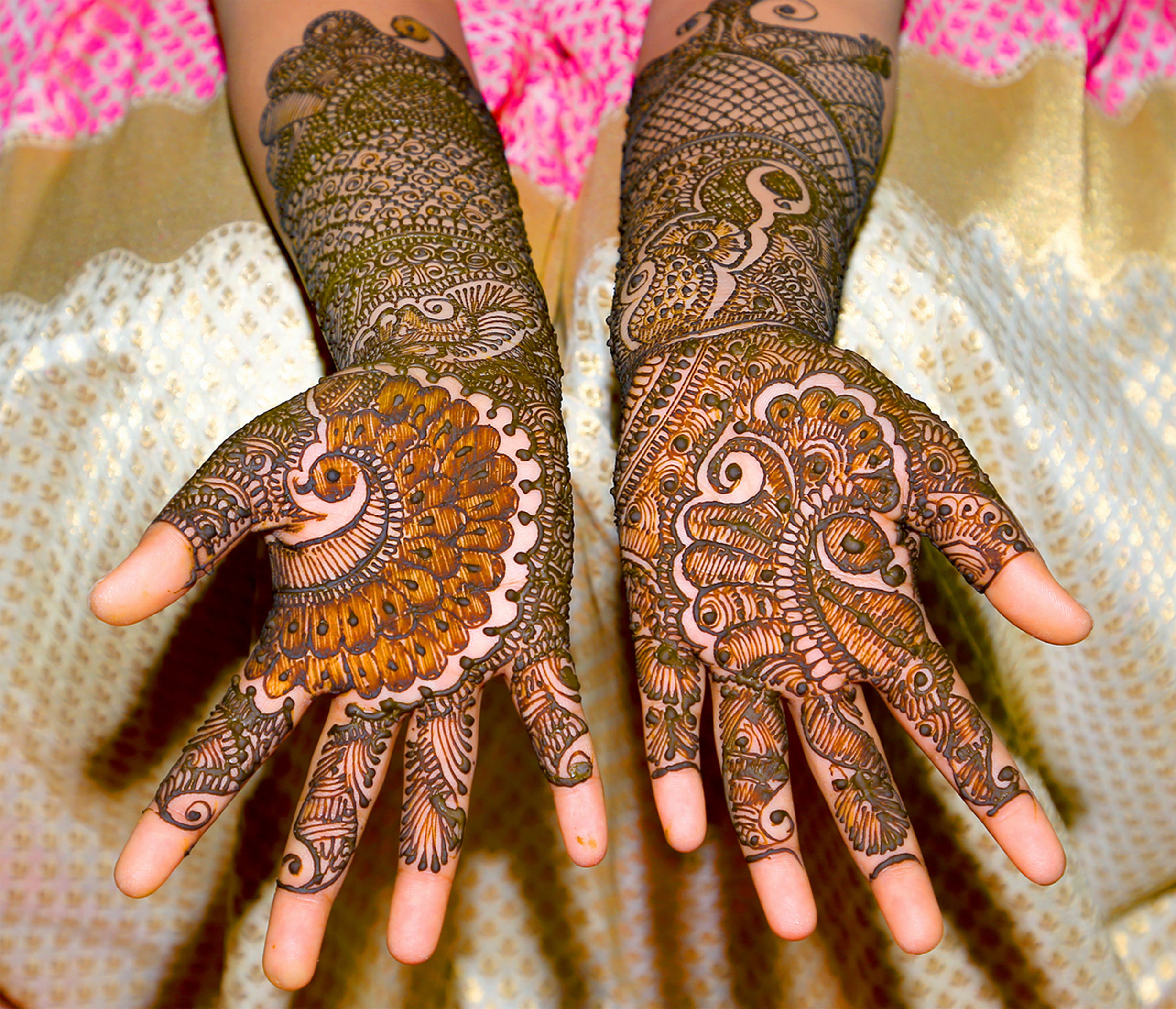 Mehndi hands for girls in Wedding
