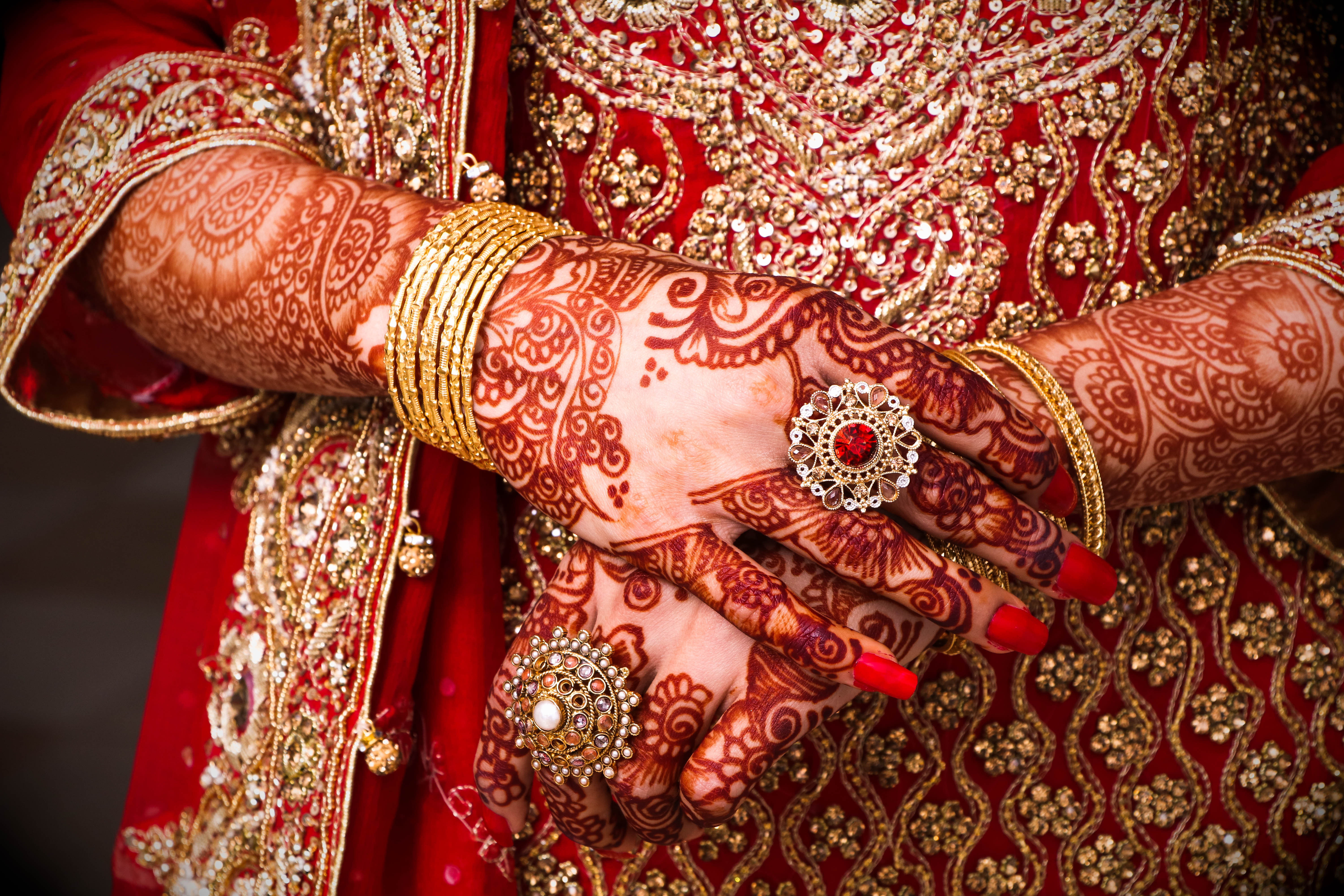 bridal Accessories ring bangels and a beautiful mehendi design