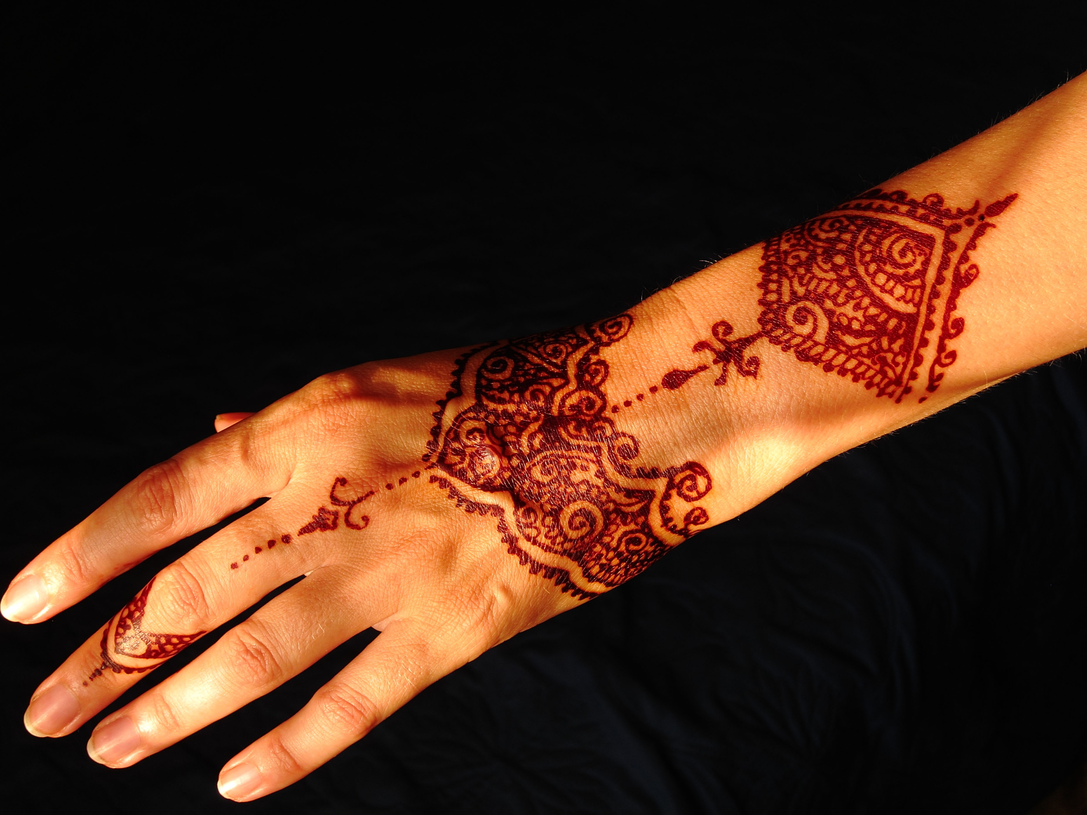 menhdi henna ornament on dark blue background