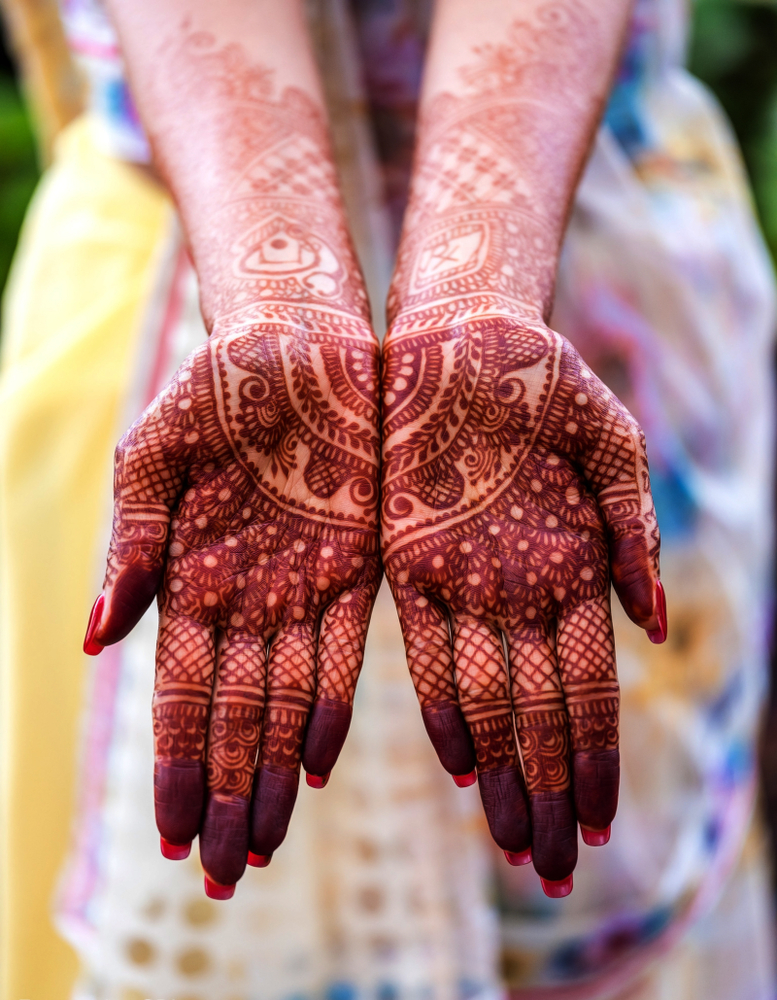bride showing mehndi tattoos design