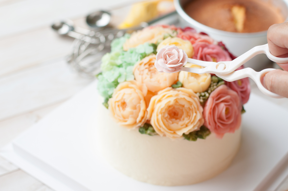 decorate cake