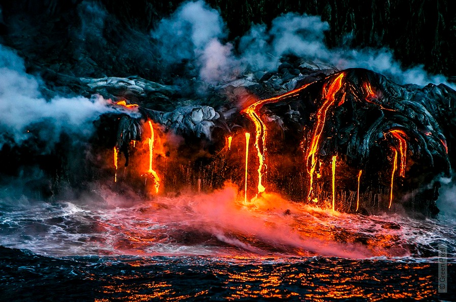 Lava from the Kilauea volcano flowing into the ocean – Cool Digital ...